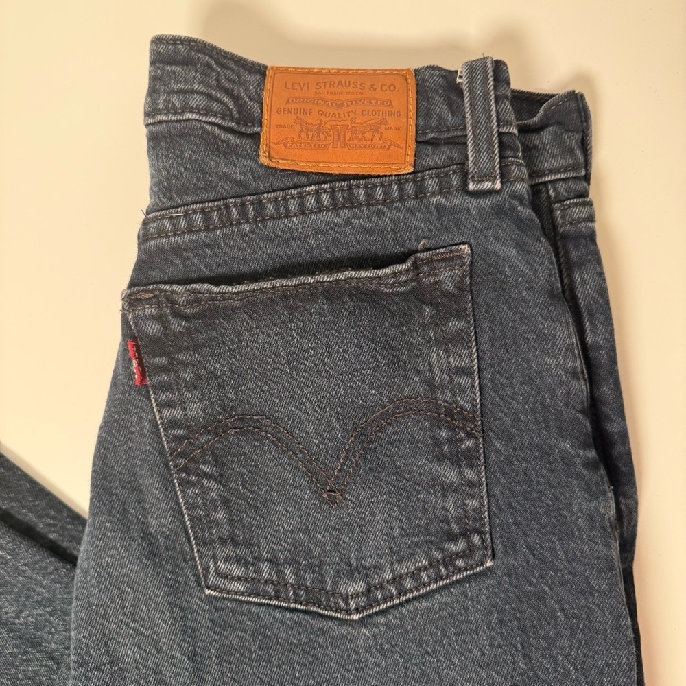 Levi's Wedgie Straight Leg Jeans in Leisure Time Tonight Size 27 Classic Denim - Picture 16 of 16